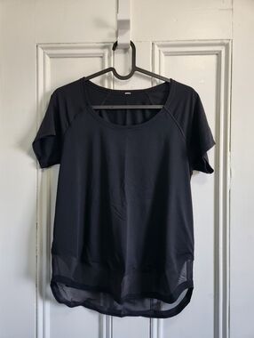 Lululemon Women’s Short Sleeve High-Low Mesh Hem Top - Size 4